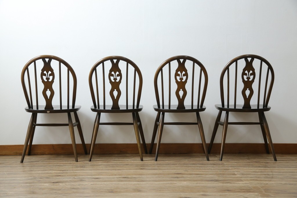 イギリスヴィンテージ　ERCOL(アーコール)　アザミの透かし彫りが上品な印象を与えるシスルバックチェア4脚セット　(R-074384)