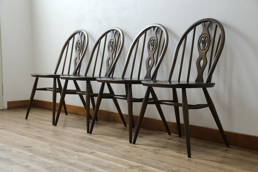 イギリスヴィンテージ　ERCOL(アーコール)　アザミの透かし彫りが上品な印象を与えるシスルバックチェア4脚セット　(R-074384)