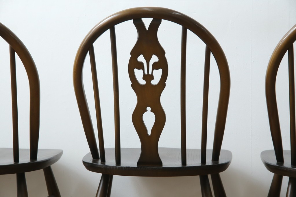 イギリスヴィンテージ　ERCOL(アーコール)　アザミの透かし彫りが上品な印象を与えるシスルバックチェア4脚セット　(R-074384)