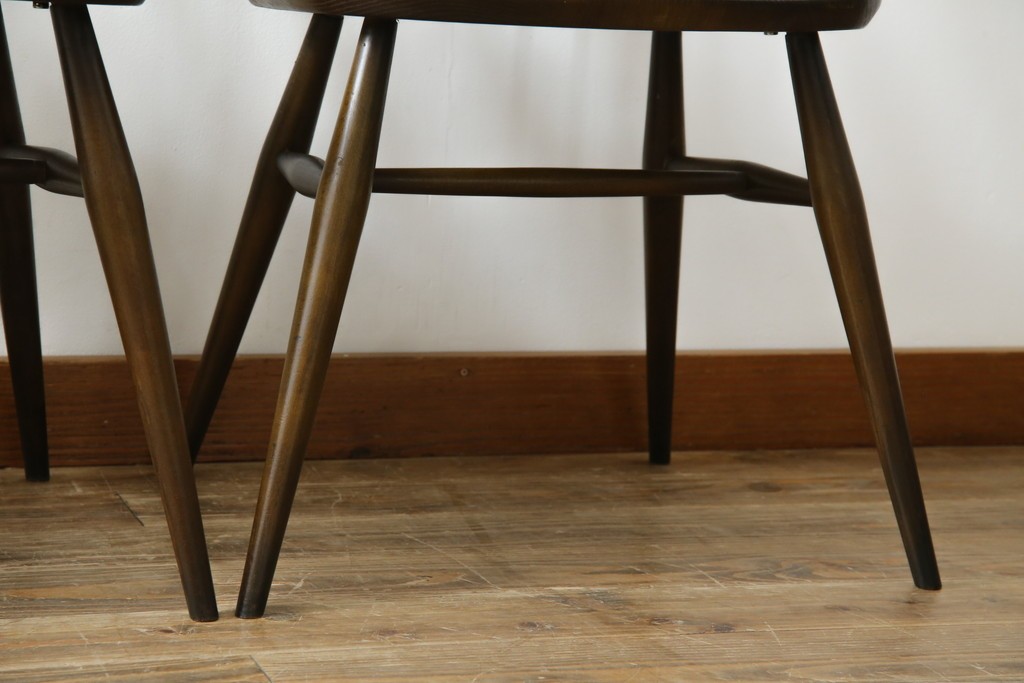 イギリスヴィンテージ　ERCOL(アーコール)　アザミの透かし彫りが上品な印象を与えるシスルバックチェア4脚セット　(R-074384)