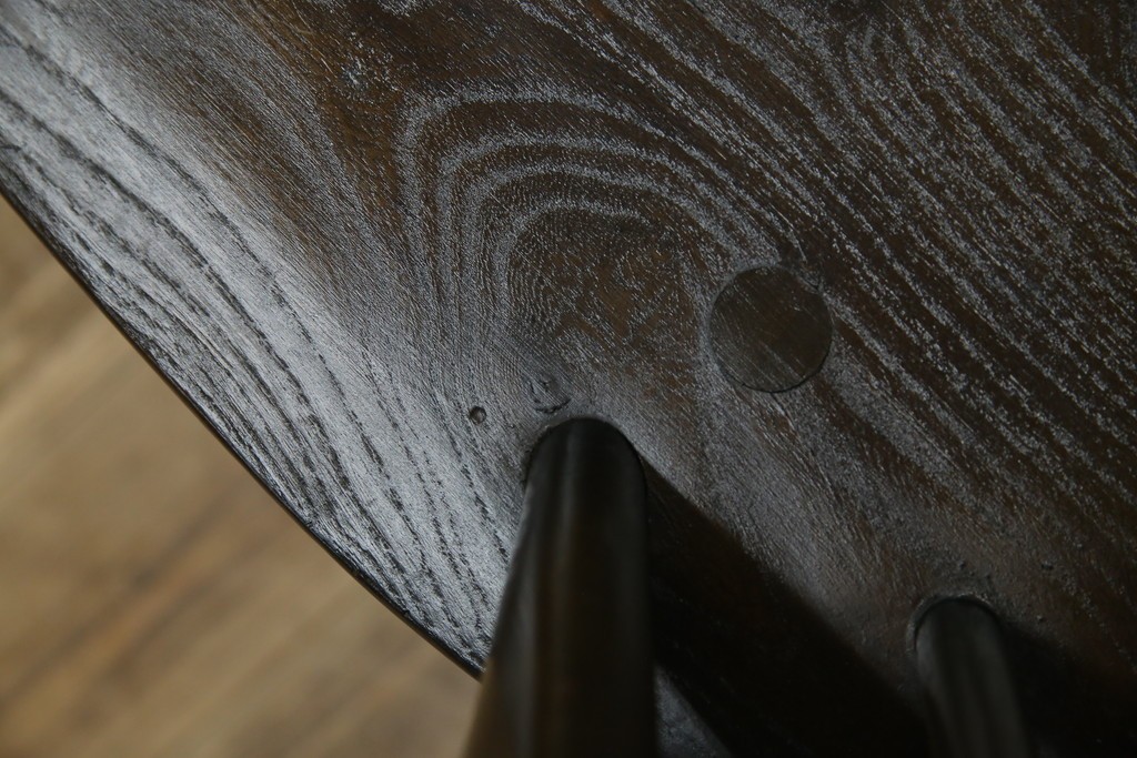 イギリスヴィンテージ　ERCOL(アーコール)　アザミの透かし彫りが上品な印象を与えるシスルバックチェア4脚セット　(R-074384)