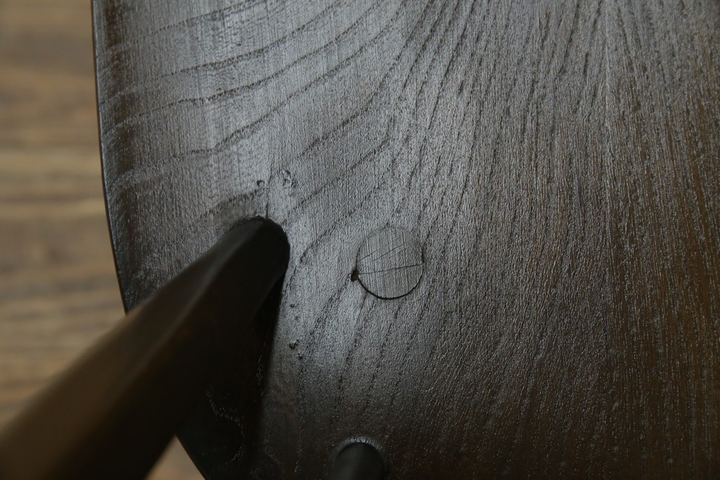 イギリスヴィンテージ　ERCOL(アーコール)　アザミの透かし彫りが上品な印象を与えるシスルバックチェア4脚セット　(R-074384)