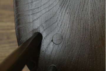 イギリスヴィンテージ　ERCOL(アーコール)　アザミの透かし彫りが上品な印象を与えるシスルバックチェア4脚セット　(R-074384)