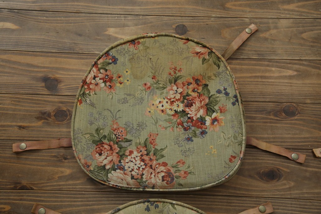 イギリスヴィンテージ　ERCOL(アーコール)　アザミの透かし彫りが上品な印象を与えるシスルバックチェア4脚セット　(R-074384)