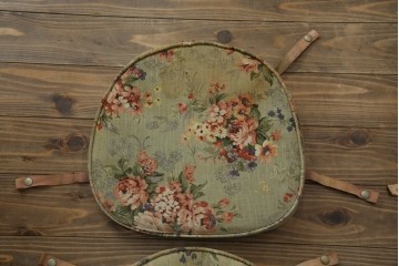 イギリスヴィンテージ　ERCOL(アーコール)　アザミの透かし彫りが上品な印象を与えるシスルバックチェア4脚セット　(R-074384)