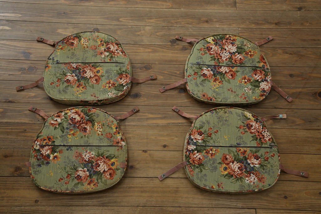 イギリスヴィンテージ　ERCOL(アーコール)　アザミの透かし彫りが上品な印象を与えるシスルバックチェア4脚セット　(R-074384)