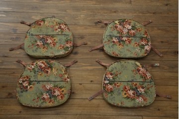 イギリスヴィンテージ　ERCOL(アーコール)　アザミの透かし彫りが上品な印象を与えるシスルバックチェア4脚セット　(R-074384)