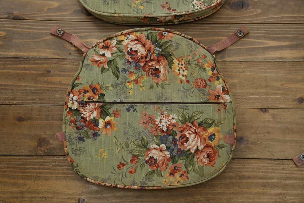 イギリスヴィンテージ　ERCOL(アーコール)　アザミの透かし彫りが上品な印象を与えるシスルバックチェア4脚セット　(R-074384)