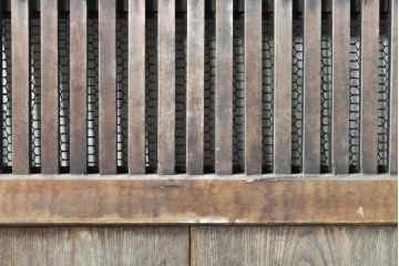 アンティーク建具　栗材・檜(ヒノキ)材　古い木味が趣溢れる格子蔵戸1枚(玄関戸、引き戸)(R-074385)