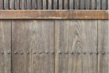 アンティーク建具　栗材・檜(ヒノキ)材　古い木味が趣溢れる格子蔵戸1枚(玄関戸、引き戸)(R-074385)