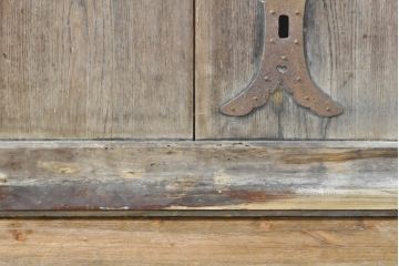 アンティーク建具　栗材・檜(ヒノキ)材　古い木味が趣溢れる格子蔵戸1枚(玄関戸、引き戸)(R-074385)