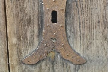 アンティーク建具　栗材・檜(ヒノキ)材　古い木味が趣溢れる格子蔵戸1枚(玄関戸、引き戸)(R-074385)