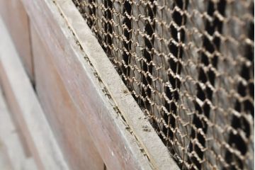 アンティーク建具　栗材・檜(ヒノキ)材　古い木味が趣溢れる格子蔵戸1枚(玄関戸、引き戸)(R-074385)