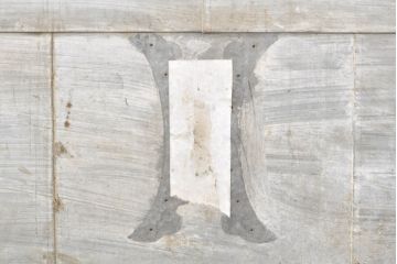 アンティーク建具　重厚な佇まいが存在感のある鉄板張りの蔵戸1枚(鉄扉、玄関戸、引き戸)(R-074386)