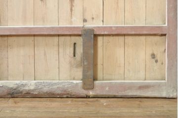 アンティーク建具　重厚な佇まいが存在感のある鉄板張りの蔵戸1枚(鉄扉、玄関戸、引き戸)(R-074386)