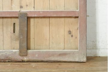 アンティーク建具　重厚な佇まいが存在感のある鉄板張りの蔵戸1枚(鉄扉、玄関戸、引き戸)(R-074386)