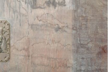 アンティーク建具　栗材・檜(ヒノキ)材　美しく繊細な金具がアクセントになる蔵戸1枚(玄関戸、引き戸)(R-074387)