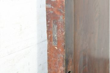 アンティーク建具　欅(ケヤキ)材・杉(スギ)材・檜(ヒノキ)材　くっきりとした杢目と赤みがかった木色が魅力の格子蔵戸1枚(玄関戸、引き戸)(R-074388)