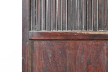 アンティーク建具　欅(ケヤキ)材・杉(スギ)材・檜(ヒノキ)材　くっきりとした杢目と赤みがかった木色が魅力の格子蔵戸1枚(玄関戸、引き戸)(R-074388)