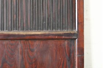 アンティーク建具　欅(ケヤキ)材・杉(スギ)材・檜(ヒノキ)材　くっきりとした杢目と赤みがかった木色が魅力の格子蔵戸1枚(玄関戸、引き戸)(R-074388)