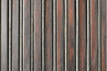 アンティーク建具　欅(ケヤキ)材・杉(スギ)材・檜(ヒノキ)材　くっきりとした杢目と赤みがかった木色が魅力の格子蔵戸1枚(玄関戸、引き戸)(R-074388)