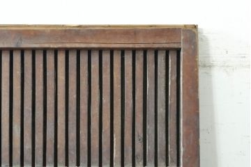 アンティーク建具　欅(ケヤキ)材・杉(スギ)材・檜(ヒノキ)材　くっきりとした杢目と赤みがかった木色が魅力の格子蔵戸1枚(玄関戸、引き戸)(R-074388)