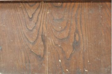 アンティーク建具　欅(ケヤキ)材・杉(スギ)材・檜(ヒノキ)材　くっきりとした杢目と赤みがかった木色が魅力の格子蔵戸1枚(玄関戸、引き戸)(R-074388)