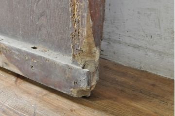 アンティーク建具　欅(ケヤキ)材・杉(スギ)材・檜(ヒノキ)材　くっきりとした杢目と赤みがかった木色が魅力の格子蔵戸1枚(玄関戸、引き戸)(R-074388)