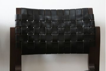 中古　arflex(アルフレックス)　NT(エヌティー)　本革(レザー)　スタイリッシュなデザインが魅力のアームレスチェア2脚セット(スタッキングチェア、ダイニングチェア、椅子、イス)(定価2脚で約33万6千円)(R-074390)