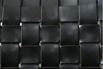 中古　arflex(アルフレックス)　NT(エヌティー)　本革(レザー)　スタイリッシュなデザインが魅力のアームレスチェア2脚セット(スタッキングチェア、ダイニングチェア、椅子、イス)(定価2脚で約33万6千円)(R-074390)