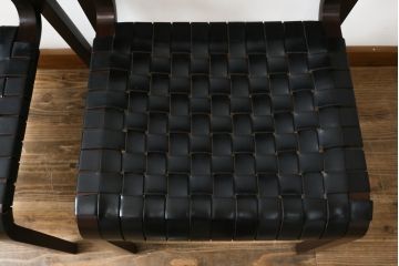中古　arflex(アルフレックス)　NT(エヌティー)　本革(レザー)　スタイリッシュなデザインが魅力のアームレスチェア2脚セット(スタッキングチェア、ダイニングチェア、椅子、イス)(定価2脚で約33万6千円)(R-074390)