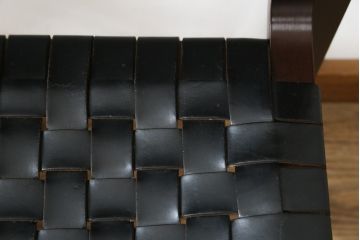 中古　arflex(アルフレックス)　NT(エヌティー)　本革(レザー)　スタイリッシュなデザインが魅力のアームレスチェア2脚セット(スタッキングチェア、ダイニングチェア、椅子、イス)(定価2脚で約33万6千円)(R-074390)