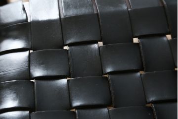 中古　arflex(アルフレックス)　NT(エヌティー)　本革(レザー)　スタイリッシュなデザインが魅力のアームレスチェア2脚セット(スタッキングチェア、ダイニングチェア、椅子、イス)(定価2脚で約33万6千円)(R-074390)