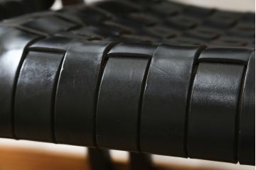 中古　arflex(アルフレックス)　NT(エヌティー)　本革(レザー)　スタイリッシュなデザインが魅力のアームレスチェア2脚セット(スタッキングチェア、ダイニングチェア、椅子、イス)(定価2脚で約33万6千円)(R-074390)