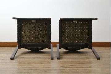 中古　arflex(アルフレックス)　NT(エヌティー)　本革(レザー)　スタイリッシュなデザインが魅力のアームレスチェア2脚セット(スタッキングチェア、ダイニングチェア、椅子、イス)(定価2脚で約33万6千円)(R-074390)