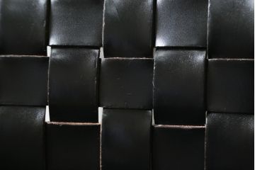 中古　arflex(アルフレックス)　NT(エヌティー)　本革(レザー)　スタイリッシュなデザインが魅力のアームレスチェア2脚セット(スタッキングチェア、ダイニングチェア、椅子、イス)(定価2脚で約33万6千円)(R-074391)