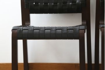中古　arflex(アルフレックス)　NT(エヌティー)　本革(レザー)　スタイリッシュなデザインが魅力のアームレスチェア2脚セット(スタッキングチェア、ダイニングチェア、椅子、イス)(定価2脚で約33万6千円)(R-074391)