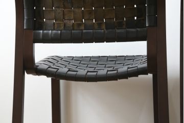 中古　arflex(アルフレックス)　NT(エヌティー)　本革(レザー)　スタイリッシュなデザインが魅力のアームレスチェア2脚セット(スタッキングチェア、ダイニングチェア、椅子、イス)(定価2脚で約33万6千円)(R-074391)