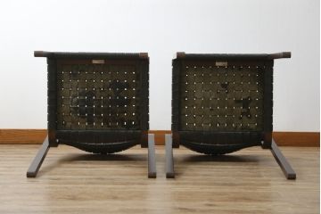 中古　arflex(アルフレックス)　NT(エヌティー)　本革(レザー)　スタイリッシュなデザインが魅力のアームレスチェア2脚セット(スタッキングチェア、ダイニングチェア、椅子、イス)(定価2脚で約33万6千円)(R-074391)