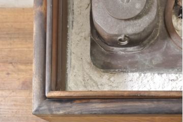 和製アンティーク　上手物!!　重厚!!　欅(ケヤキ)材　玉杢　黒柿材　独特な杢目が目を引く大振りサイズの江戸前長火鉢(囲炉裏、木製火鉢)(R-074394)