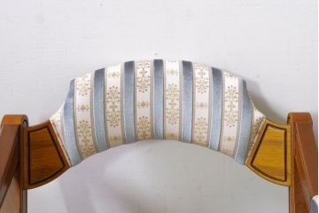 中古　DREXEL HERITAGE(ドレクセルヘリテイジ)　ESPERANTO(エスペラント)　上品な曲線デザインが高級感を醸し出すアーム付きダイニングチェア2脚セット(アームチェア、イス、椅子)(R-074402)