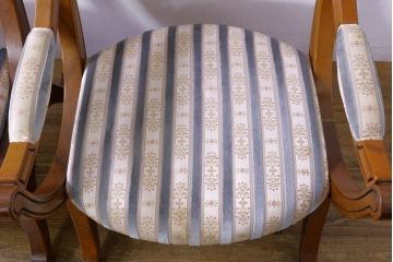 中古　DREXEL HERITAGE(ドレクセルヘリテイジ)　ESPERANTO(エスペラント)　上品な曲線デザインが高級感を醸し出すアーム付きダイニングチェア2脚セット(アームチェア、イス、椅子)(R-074402)