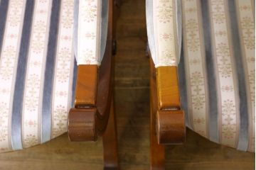 中古　DREXEL HERITAGE(ドレクセルヘリテイジ)　ESPERANTO(エスペラント)　上品な曲線デザインが高級感を醸し出すアーム付きダイニングチェア2脚セット(アームチェア、イス、椅子)(R-074402)