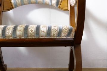 中古　DREXEL HERITAGE(ドレクセルヘリテイジ)　ESPERANTO(エスペラント)　上品な曲線デザインが高級感を醸し出すアーム付きダイニングチェア2脚セット(アームチェア、イス、椅子)(R-074402)
