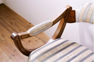中古　DREXEL HERITAGE(ドレクセルヘリテイジ)　ESPERANTO(エスペラント)　上品な曲線デザインが高級感を醸し出すアーム付きダイニングチェア2脚セット(アームチェア、イス、椅子)(R-074403)