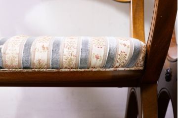 中古　DREXEL HERITAGE(ドレクセルヘリテイジ)　ESPERANTO(エスペラント)　上品な曲線デザインが高級感を醸し出すアーム付きダイニングチェア2脚セット(アームチェア、イス、椅子)(R-074403)