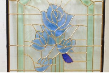 未使用品　窓辺の薔薇(まどべのばら)　デットストック品のステンドグラス(建具、ドア、窓、照明、衝い立て、衝立、つい立て)(定価約10万4千円)(R-074423)