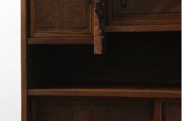 和製アンティーク　上手物!!　三方欅(ケヤキ)材　重厚感ある佇まいが魅力的な漆塗りの高級茶箪笥(収納棚、戸棚、茶棚)(R-074458)
