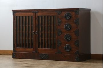 中古　美品!!　岩谷堂箪笥　力強い木目と重厚な金具が美しい収納棚サイドボード(水屋箪笥、戸棚、キャビネット)(R-074463)