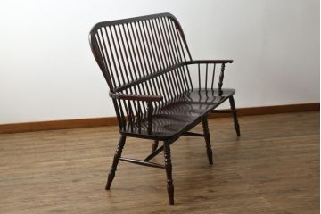 中古　美品　国産民芸家具　デパート取扱品　クラシカルな佇まいのウィンザーベンチ(長椅子、3人掛けベンチ、ウィンザーチェア、ウインザーチェア)(R-074464)